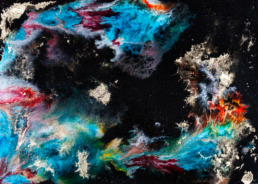 Künstlerische Darstellung des Universums Farbige Wolken - Hochglanz - Mixed Media auf Holzmalgrund